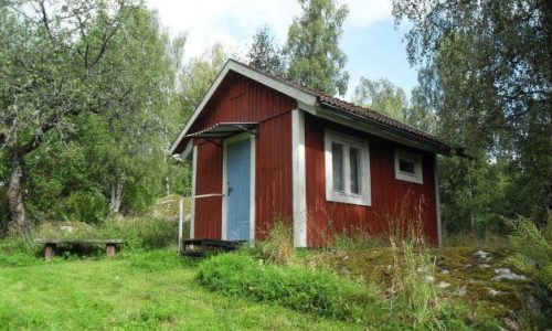Sauna in Schweden--600426_1920--rotes Bretthaus auf Hügel--0,25-MP-627x418